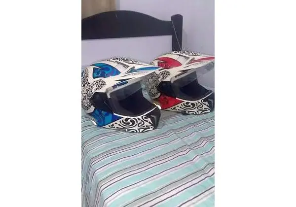 Bieffe Vendoo ou Trocoo Vermelho vim marcas de uso azul novinho