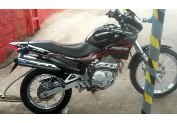 Vendo NX Falco 2017 na mão - 2006