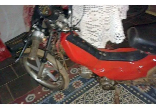 Shineray xy50q tem nota fiscal ela nao pega nada tem q trocar o shicote ta andando de boa - 2011