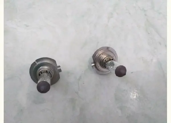 Um par lâmpadas H7 osram para farol de palio gol sandeiro e outros modelos.