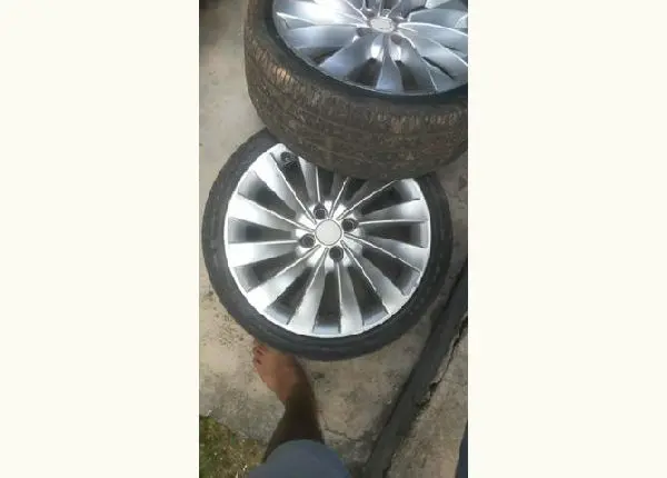 Vendo rodas aro 17 valor 1300