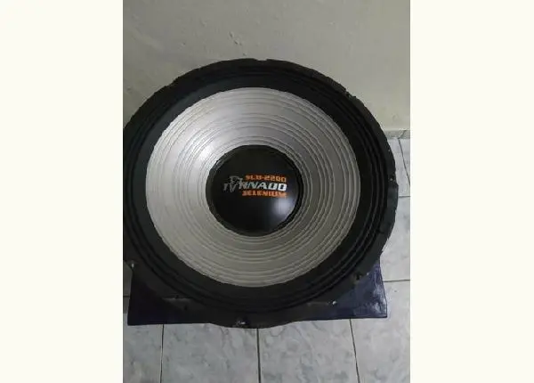 Tornado jbl 18 2200 bem novo
