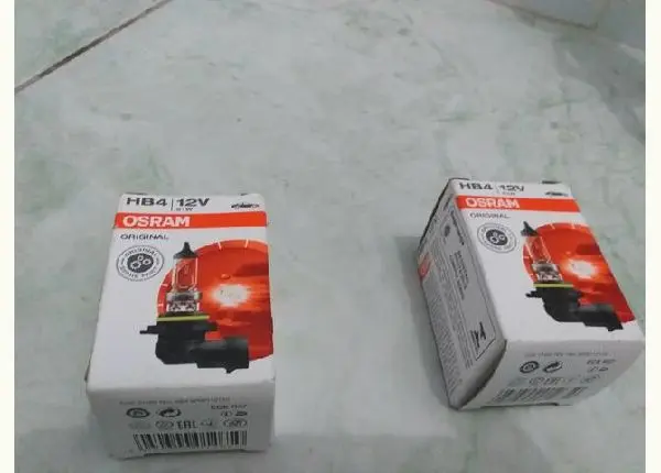 Um par de lâmpadas HB4 osram farol de milha de Celta