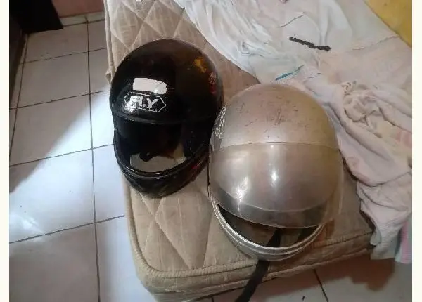 Vendo dois capacetes