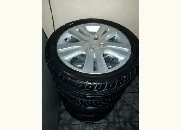 Jogo de aro original Honda fit original perfeito estado aro e pneus.