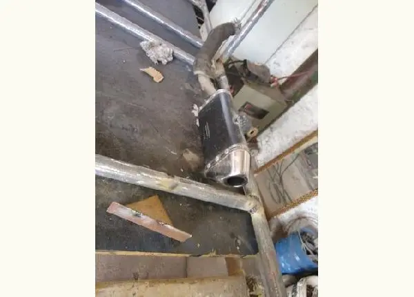 Vendo escape esportivo de tornado valor 200 troco em bateria de 7 amperes