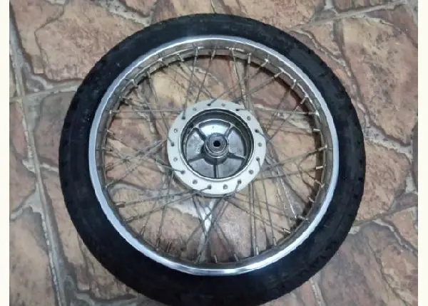 Aro Para Moto Dianteiro Raiado da Fan 125 com Pneu Semi Novo - Aceito Cartão