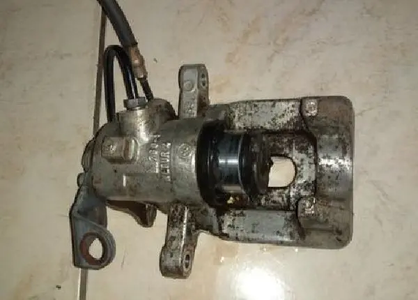 Vendo pinça de freio traseira C4 Pallas 2.0 2010, lado esquerdo