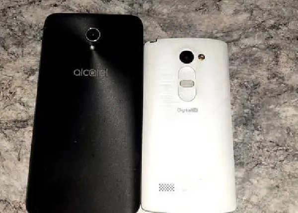 Vendo os 2 celulares.Leiam a descrição
