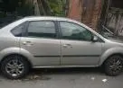 Ford fiesta sedã prata retirada peças