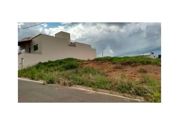 Terreno no parque das aroeiras 200 metros