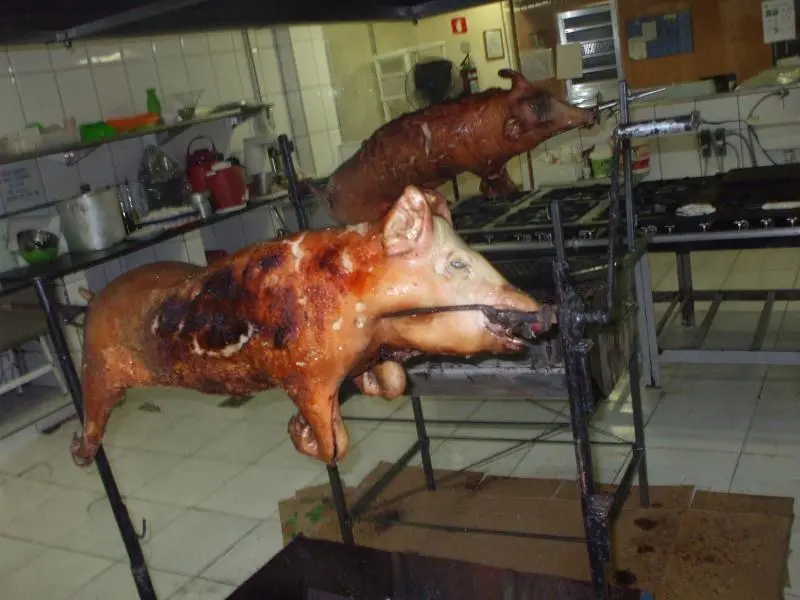 Porco no Rolete E Carneiro no Rolete