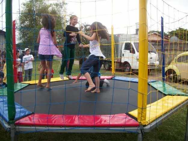 locaçao de mesas e cadeiras e brinquedos para festas