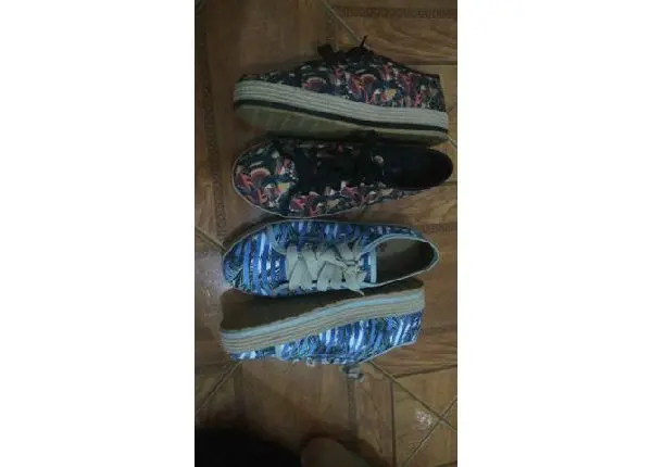 2 tênis estampados