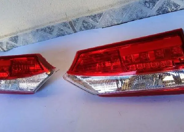 Par Lanternas Tampa Traseiras Led Toyota Corolla Altis 2015/2017 Originais