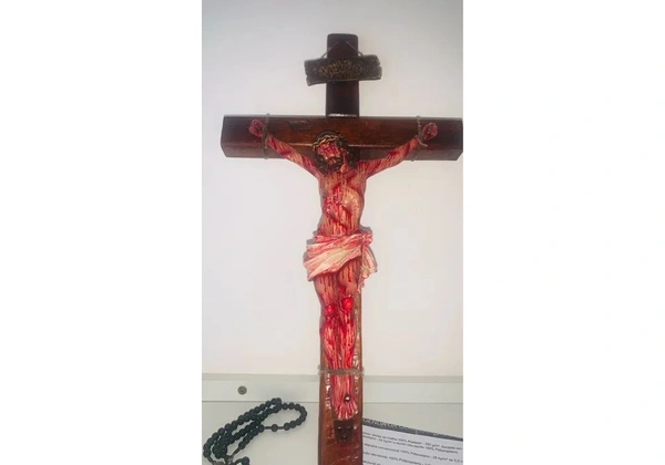 LINDO CRUCIFIXO REALISTA BASEADO NO FILME A PAIXÃO DE CRISTO DE MEL GBISON