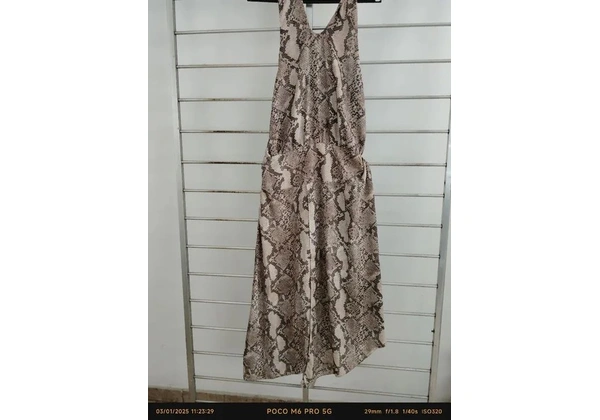 Vestido, lança perfume, usado uma vez.