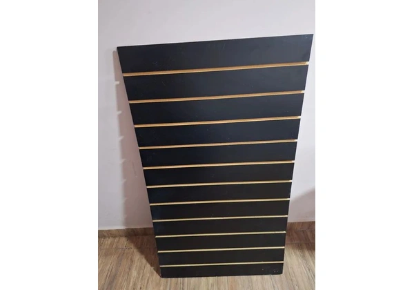 Expositor Canaletado MDF Preto