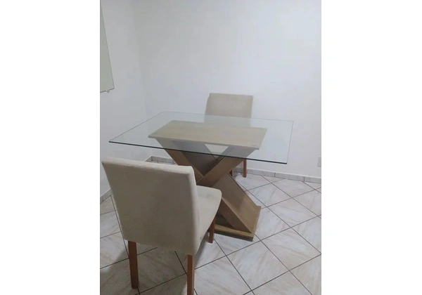Mesa com 2 cadeiras