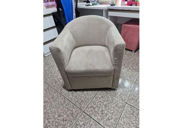 Poltrona bege em ótimo estado