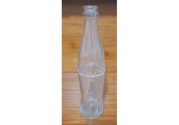 GARRAFINHA DE COCA COLA ANTIGA EM ALTO RELEVO