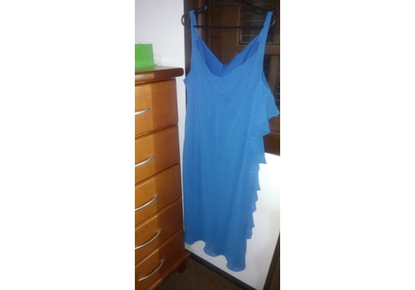 VESTIDO DE CREPE AZUL