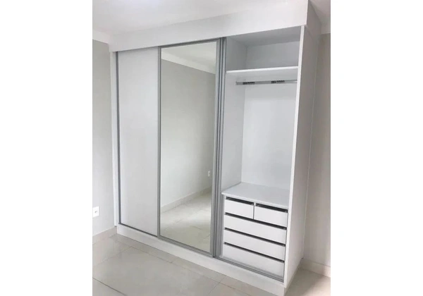 Guarda Roupas Com Três Portas