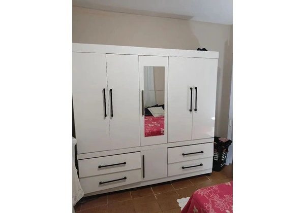 Guarda roupa de casal em ótimo estado