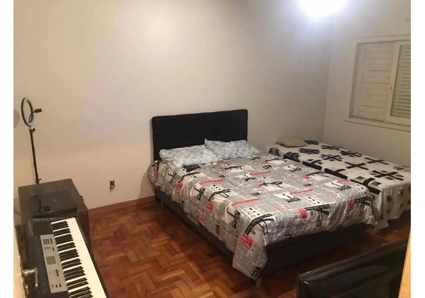 Uma cama de casal doação e uma cama de solteiro venda