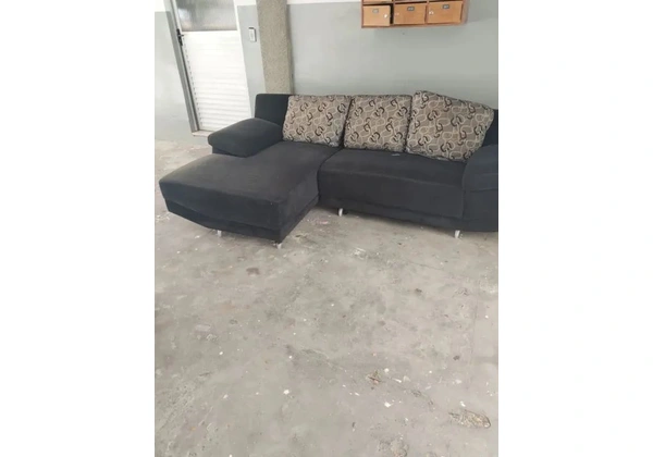 Sofá cama duas parte pra vim buscar aqui em porta larga