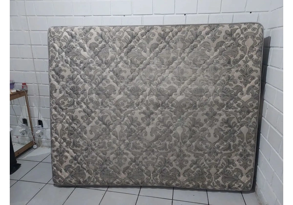 Colchão queem