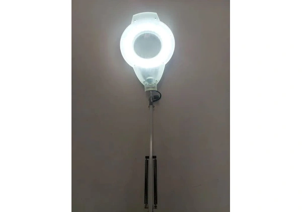 Luminária com Lupa e Led p/ Estética /Beleza