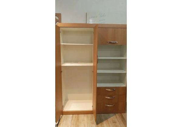 Roupeiro amadeirado direto da fábrica