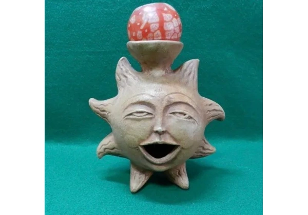 Antigo porta velas e aromatizador de cerâmica com formato de sol