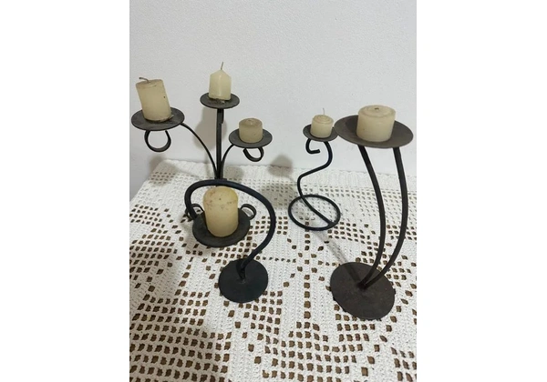 4 castiçais antigos em ferro