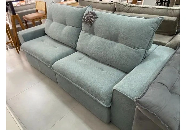 Black Friday: Sofá Retrátil Reclinável 2, 50m no Bouclê com Molas Ensacadas!