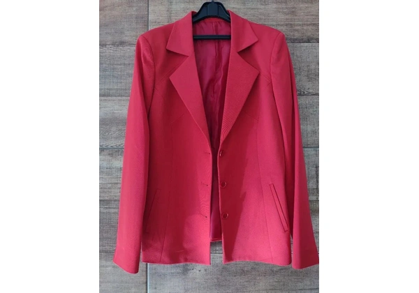 Blazer cinza e vermelho por apenas R$74, 99