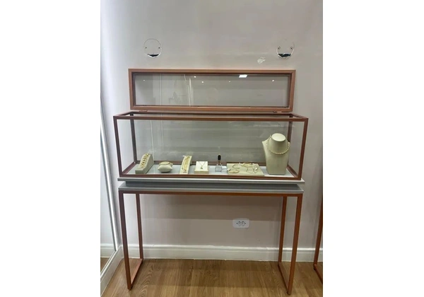 Vitrine para loja de Metalon