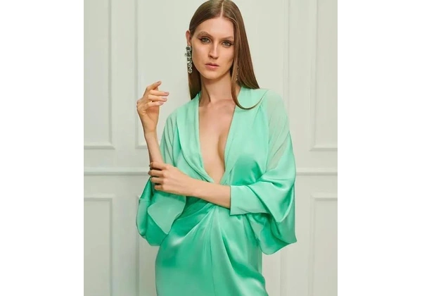 Vestido verde longo de cetim seda