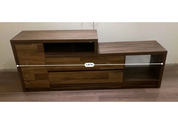Rack Retrátil de TV em madeira
