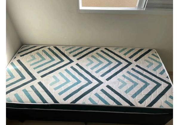 Base de cama Box solteiro e colchão