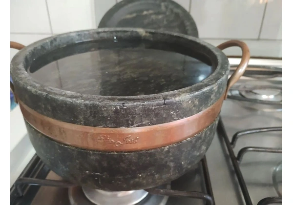 Panela Pedra sabão marca São José.