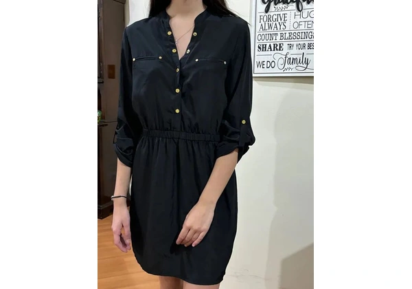 Vestido preto de meia manga