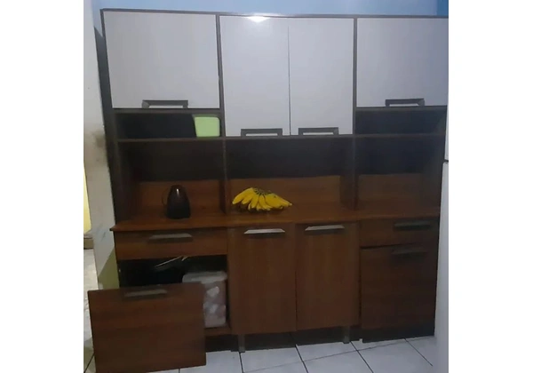 Vendo armário de cozinha e painel de TV por 200 reais