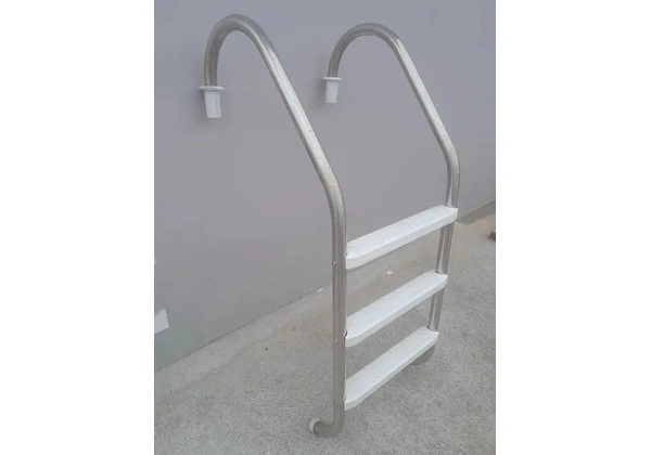 Escada de piscina
