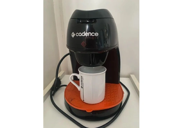 Cafeteira Cadence usada