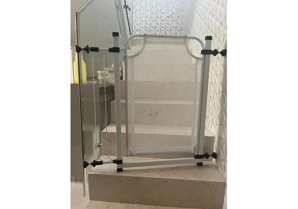 Grade de segurança para crianças e animais.