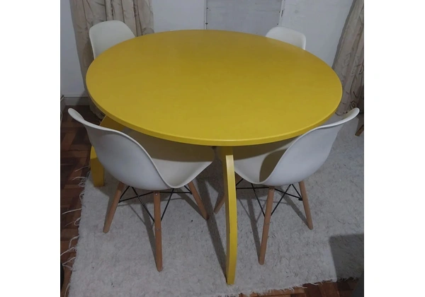 Mesa grande amarela