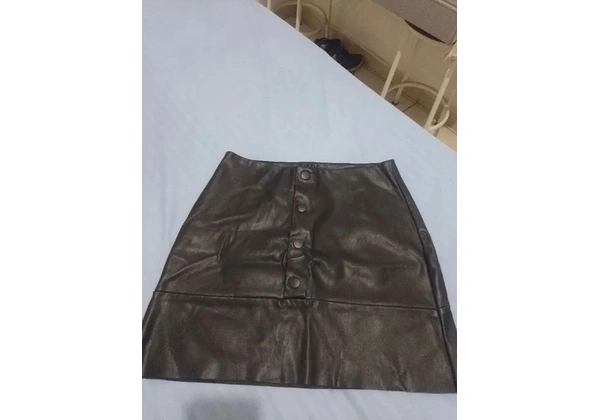 Saia preta de courino tamanho 36