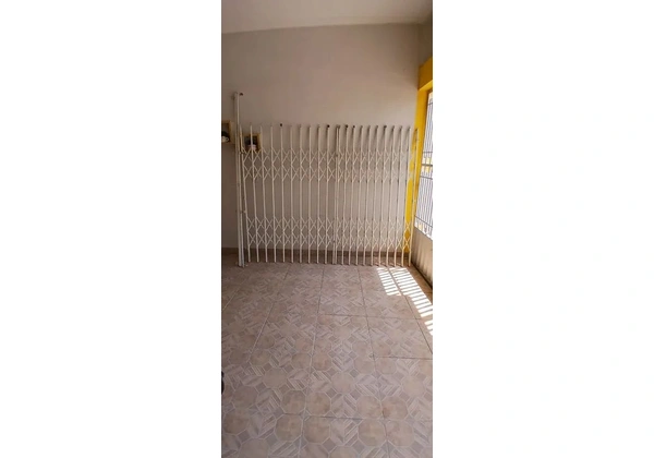 Grade sanfonada 1, 80 m de altura por 2 m de largura para janelão